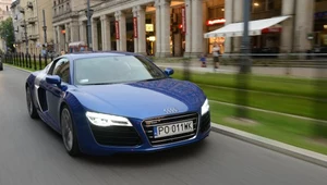 Znakomita, ale bardzo droga zabawka. Audi R8 z silnikiem V10 kosztuje aż o 266 300 zł więcej niż model z jednostką V8.