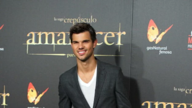 10. Taylor Lautner, 21-letni aktor najbardziej znany z roli Jacoba w serii filmów "Zmierzch", zarobił już 26 miliony dolarów, co uplasowało go na 67. pozycji najbardziej wpływowych postaci show-biznesu 2012 roku wg magazynu Forbes. 