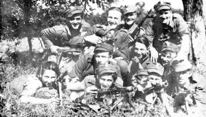 Lato 1945, 4 Szwadron 5 Brygady AK mjr "Lupaszki", pierwsza z lewej - Danuta Siedzikówna "'Inka''