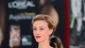 Śmieszny gorsecik Sarah Gadon