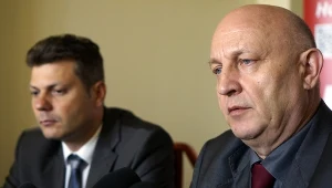 Prezes Polskiej Hokej Ligi Mariusz Wołosz oraz prezes Polskiego Związku Hokeja na Lodzie Piotr Hałasik