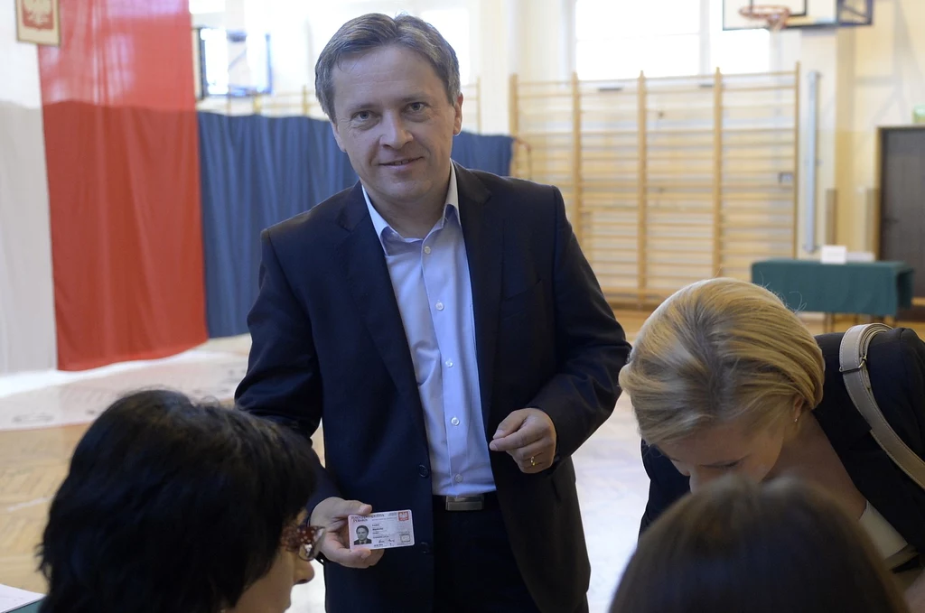 Mariusz Kawa z żoną głosują w wyborach