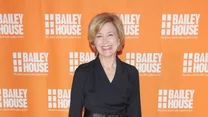 Jane Pauley to prezenterka telewizyjna, która w wieku 50 lat (prawdopodobnie po zastosowaniu sterydów zwalczajacych pokrzywkę) zaczęła doświadczać epizodów depresji i manii.