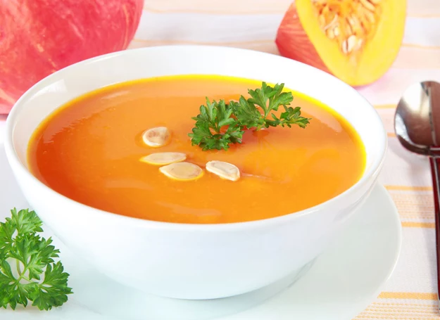 Zupa z dyni jest smaczna i zdrowa, na dodatek zachwyca kolorem.