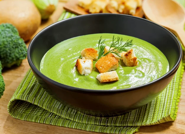 Zupa ze świeżych brokułów najlepsza na jesień.