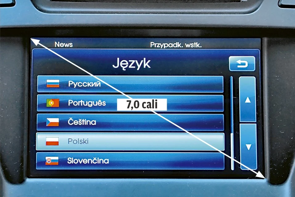System audio z nawigacją (6000 zł) umożliwia wybór języka polskiego. Obsługiwany za pomocą ekranu dotykowego lub głosowo.