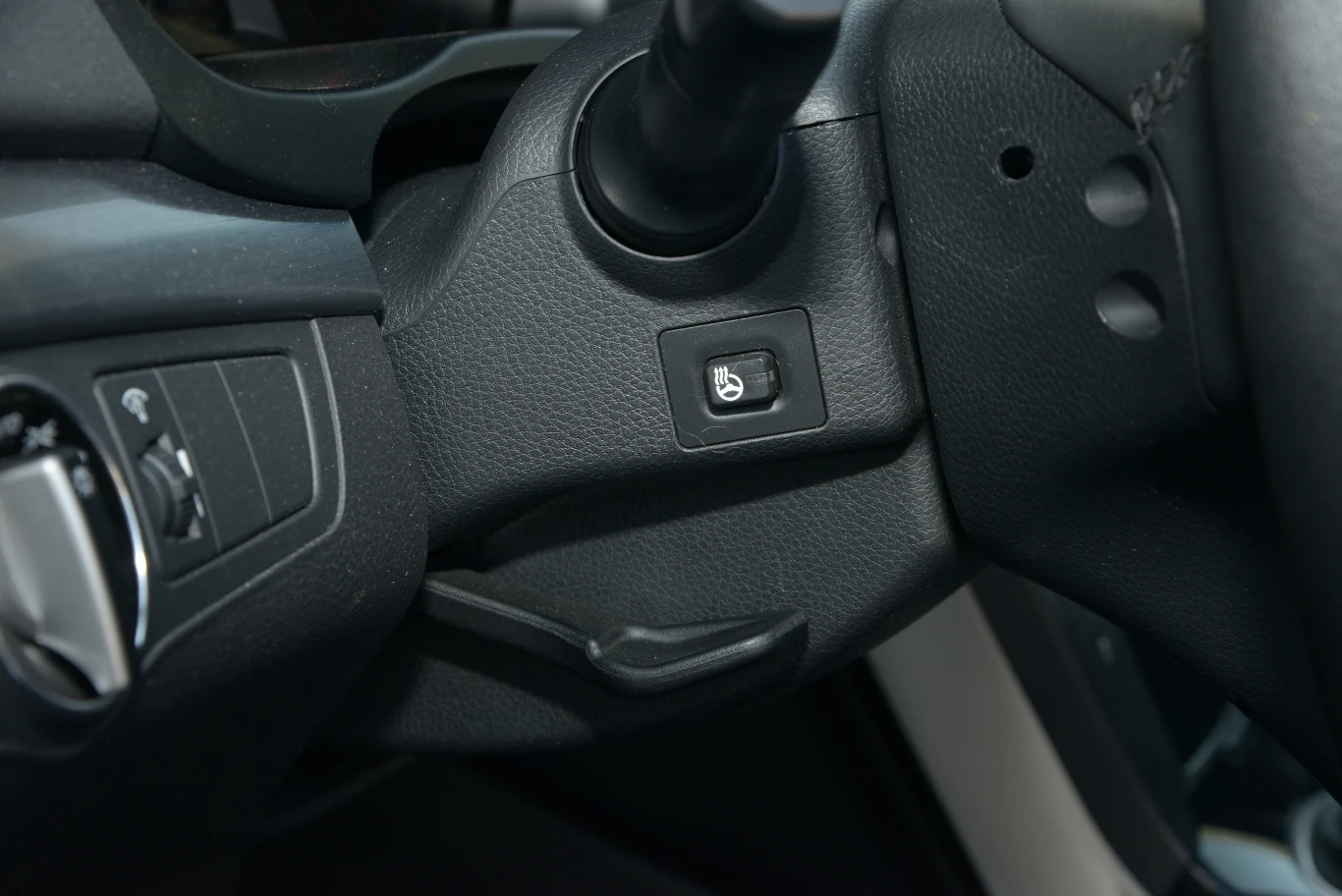 Rzadkość w klasie – seryjnie podgrzewana kierownica. Niedostępna u konkurentów.