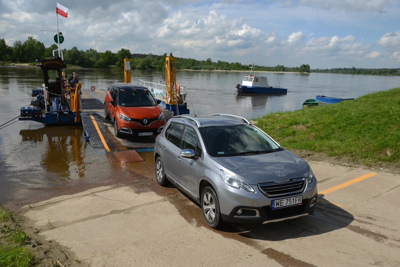 Obie nowości z Francji reprezentują dynamicznie rozwijającą się grupę aut międzysegmentowych. Obie nowości z Francji reprezentują dynamicznie rozwijającą się grupę aut międzysegmentowych.