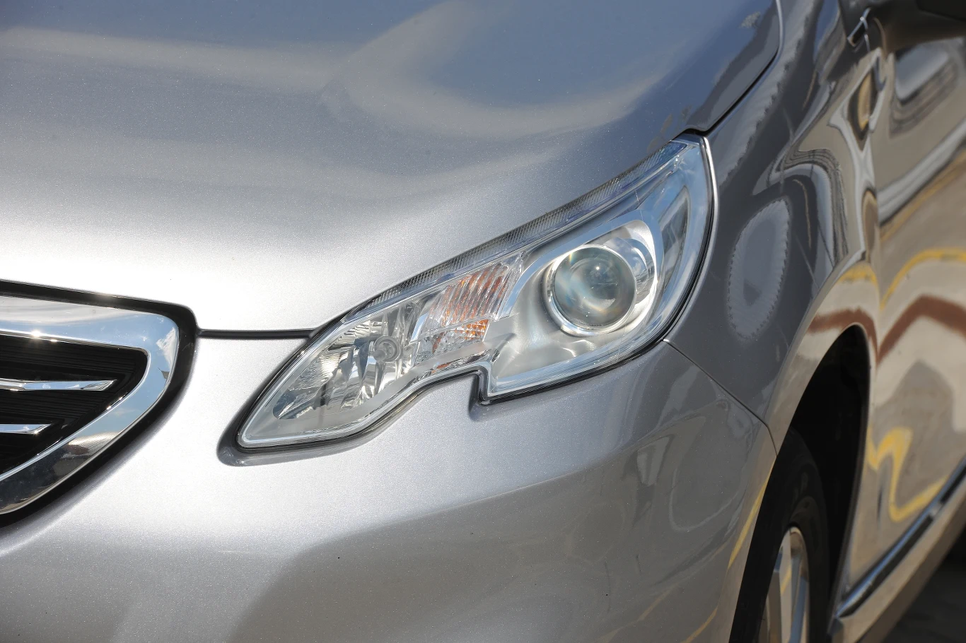 Peugeot 2008 1.2 VTi Allure Peugeot 2008 1.2 VTi Allure