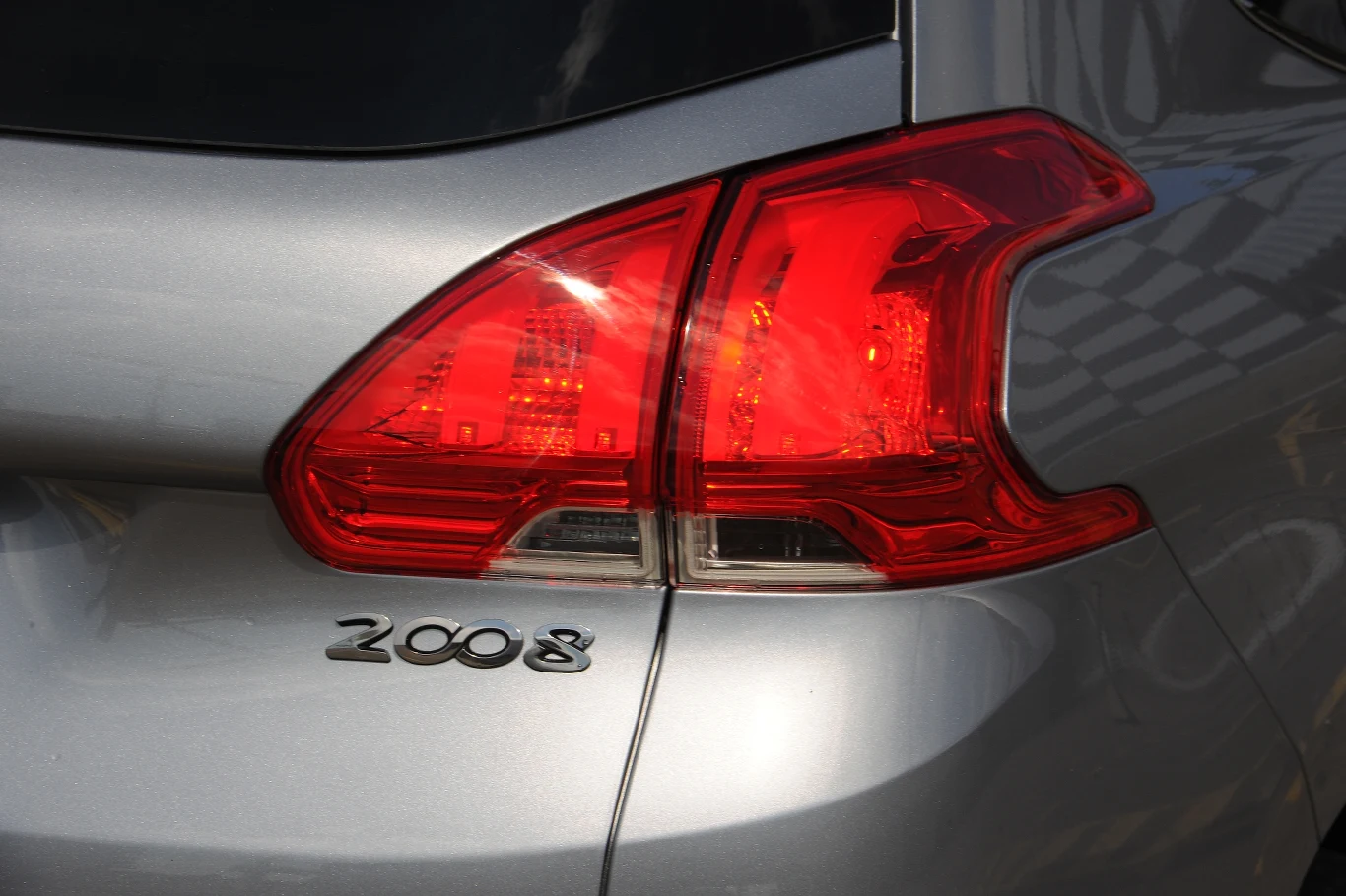 Peugeot 2008 1.2 VTi Allure Peugeot 2008 1.2 VTi Allure