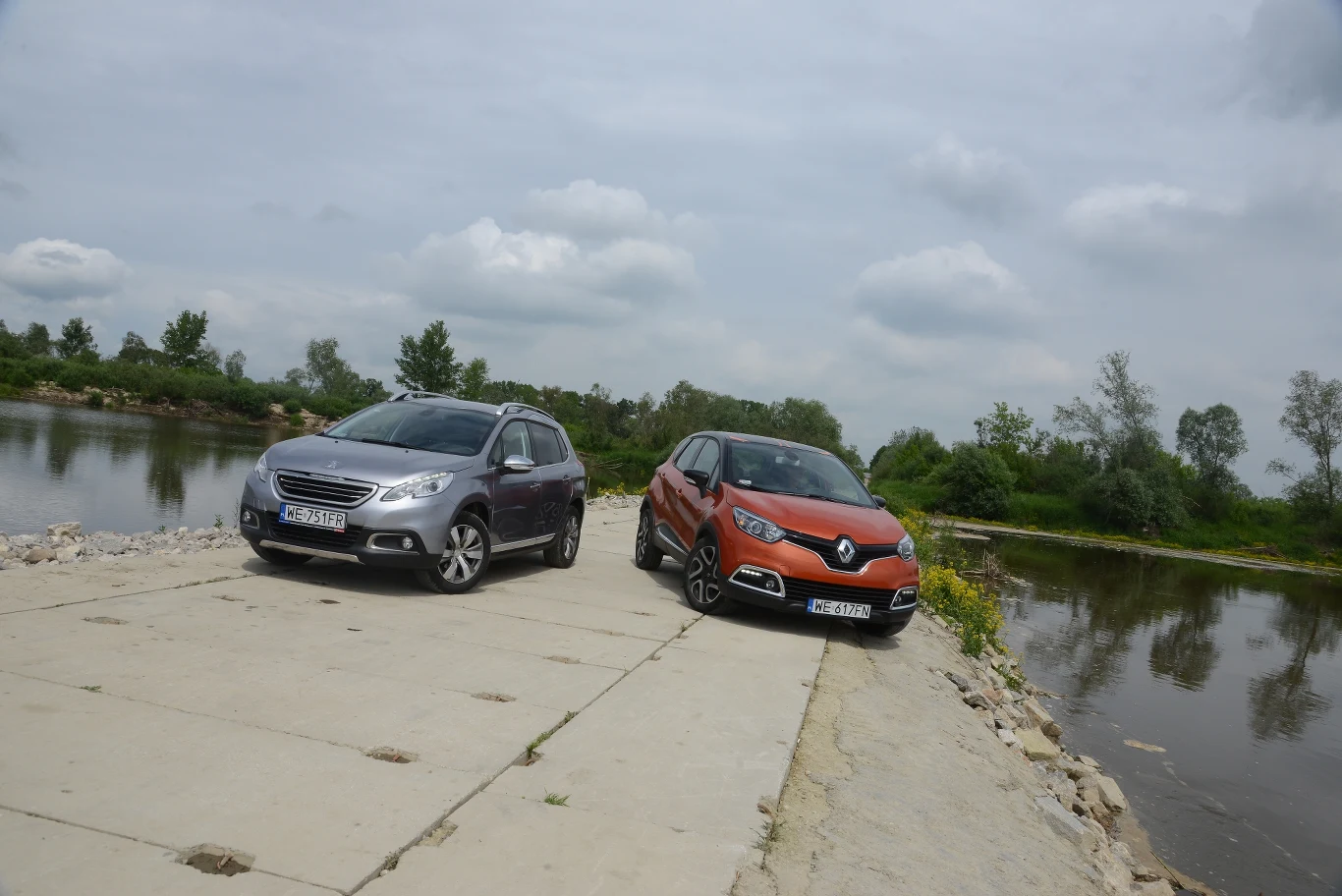 Peugeot 2008 1.2 VTi Allure, Renault Captur 0.9 TCe Intens Peugeot 2008 1.2 VTi Allure, Renault Captur 0.9 TCe Intens