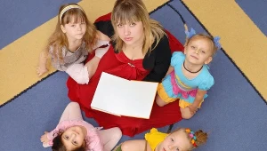 Z przedszkolnych programów znikają najbardziej potrzebne zajęcia, m.in. rytmika, język angielski czy nauka pływania.