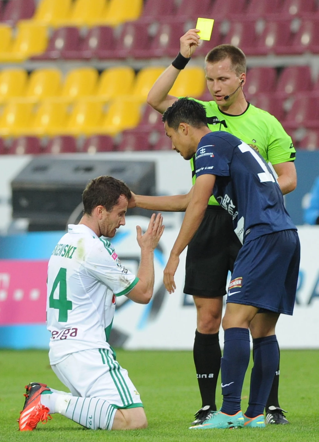 Jeden punkt "Portowcom" uratował w doliczonym czasie gry Takafumi Akahoshi. Jeden punkt "Portowcom" uratował w doliczonym czasie gry Takafumi Akahoshi.