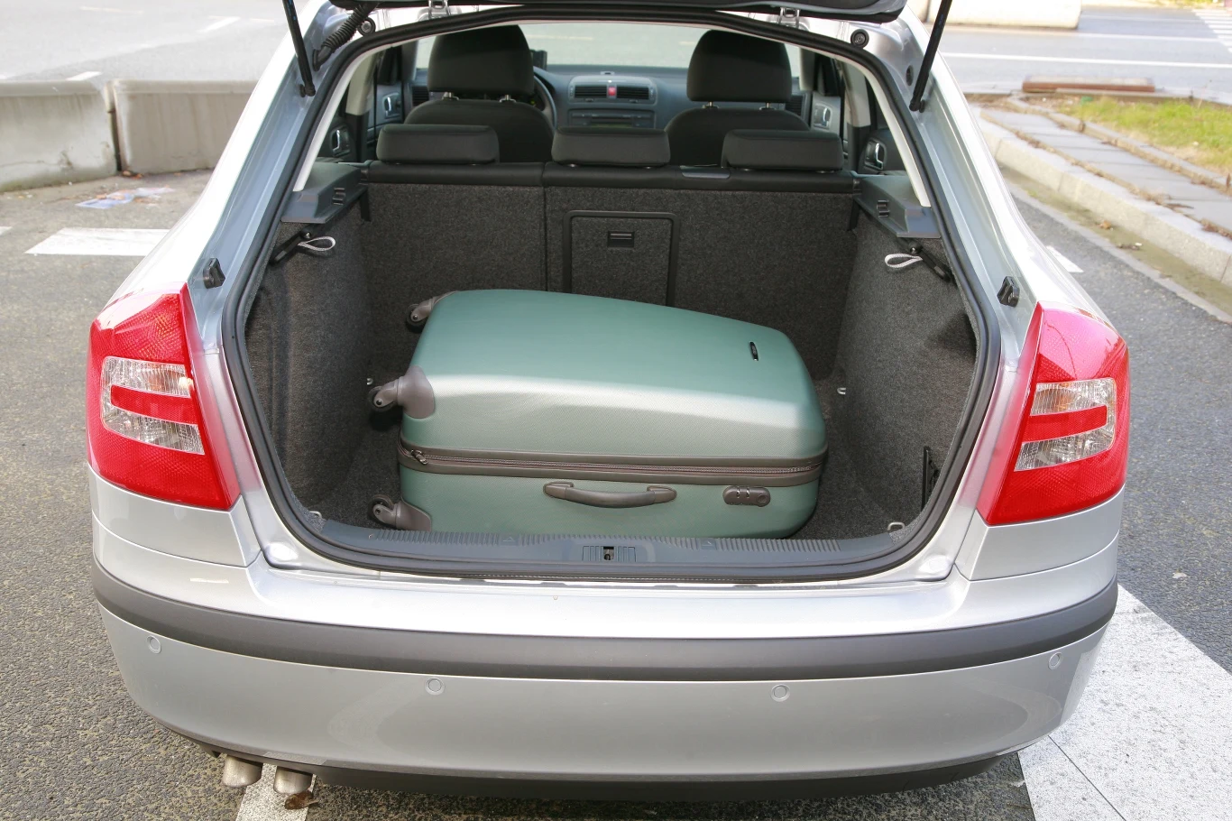 Już w wersji Liftback Octavia II jest samochodem wystarczająco użytecznym. Bagażnik ma pojemność 560/1350 l.