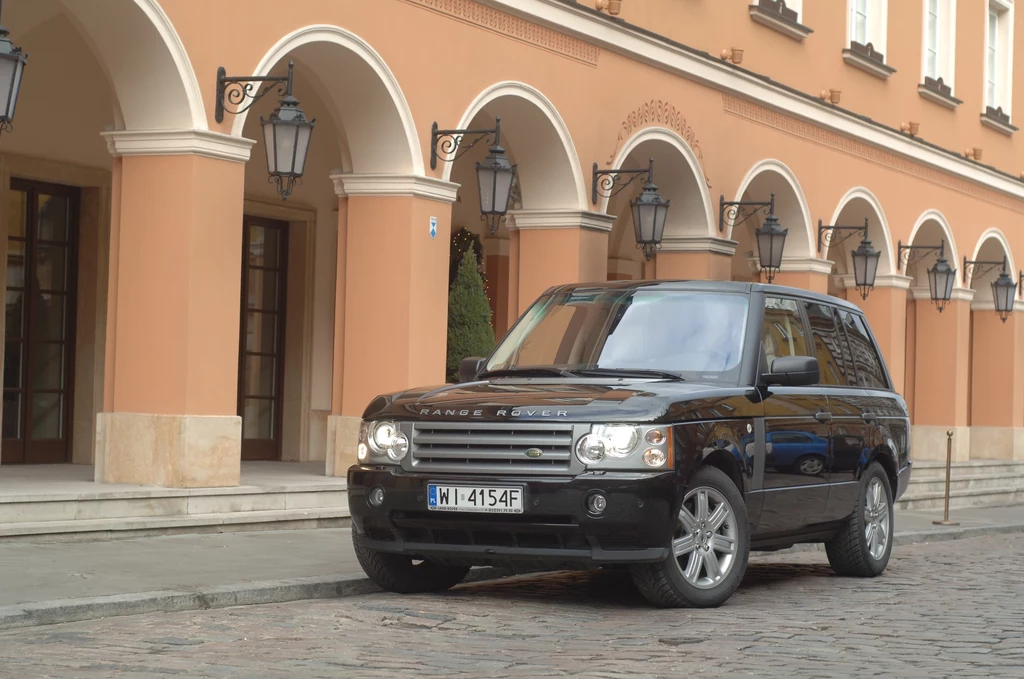 Wyjątek stanowią auta terenowe z automatem i reduktorem. Po rozłączeniu napędów nie ma przeciwwskazań do holowania. Wyjątek stanowią auta terenowe z automatem i reduktorem. Po rozłączeniu napędów nie ma przeciwwskazań do holowania.