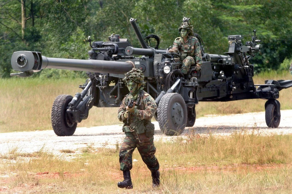 Samobieżna haubica Pegasus 155 mm. Może być także transportowana helikopterem