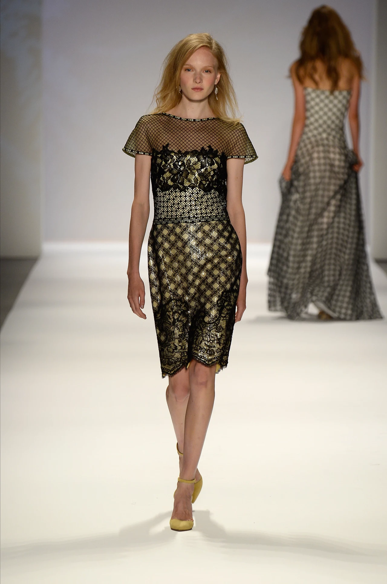 Maja Salomon na pokazie Tadashi Shoji Maja Salomon na pokazie Tadashi Shoji