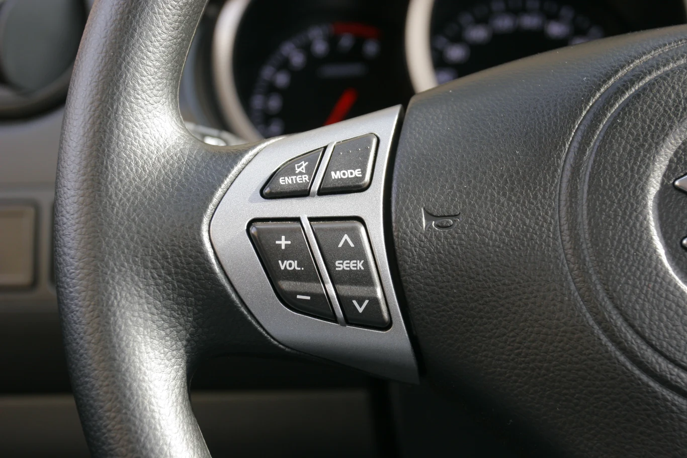 Sterowanie radiem z kierownicy jest znakomicie rozwiązane. Sterowanie radiem z kierownicy jest znakomicie rozwiązane.