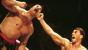 Z prawej Jean-Claude Van Damme jako Frank Dux w filmie "Krwawy sport"