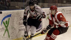 Artur Gwiżdż (GKS Tychy, z lewej) i Aron Chmielewski