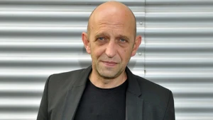 - Jeżeli mogę się przyczynić do sukcesu, wnieść coś wartościowego, to bardzo się z tego cieszę, niezależnie od tego, czy jest to duża rola, czy mały epizod - mówi Janusz Chabior.