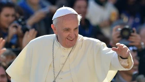 Franciszek przed audiencją generalną na placu św. Piotra