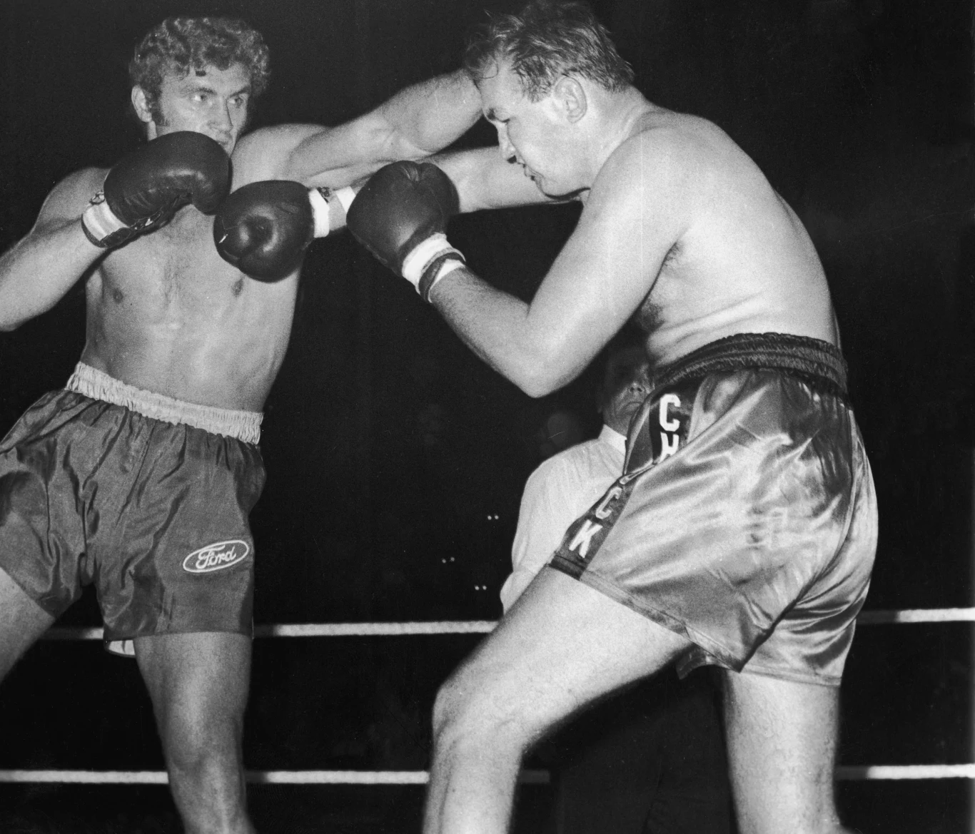 Joe Bugner (z lewej) kontra Chuck Wepner, 08.09.1970 roku Joe Bugner (z lewej) kontra Chuck Wepner, 08.09.1970 roku