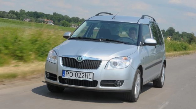 Roomster to skrzyżowanie furgonu z minivanem. Auto debiutowało rok przed Fabią II, na której bazuje.