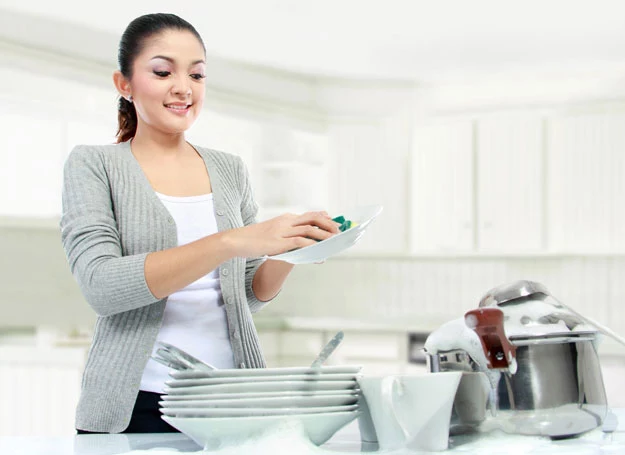 Jak przygotować domowy płyn do mycia naczyń?