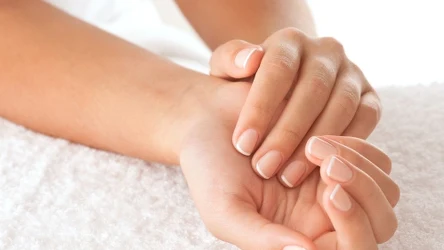 Jak przywrócić paznokciom dawną kondycję po hybrydzie? 