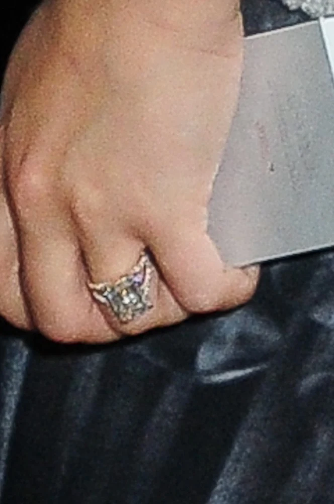 Pierścionek zaręczynowy