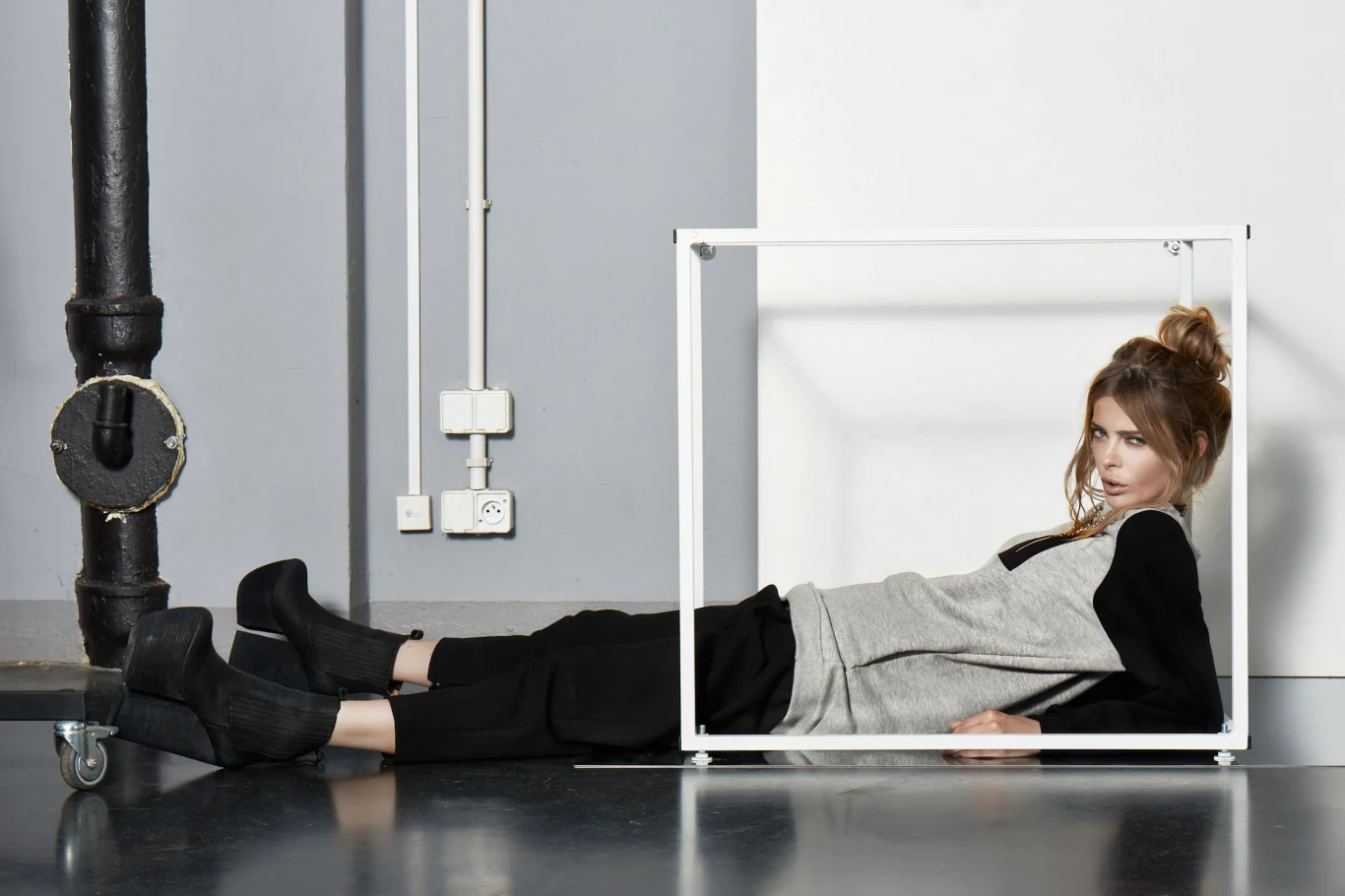 Kolekcja wykonana jest z wysokogatunkowej bawełny, o gęstym splocie, elastyczej pianki poliestrowej i tkaniny pikowanej. Kolekcja wykonana jest z wysokogatunkowej bawełny, o gęstym splocie, elastyczej pianki poliestrowej i tkaniny pikowanej.