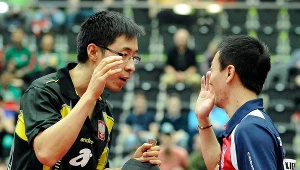 Wang Zeng Yi (z lewej) i Tan Ruiwu