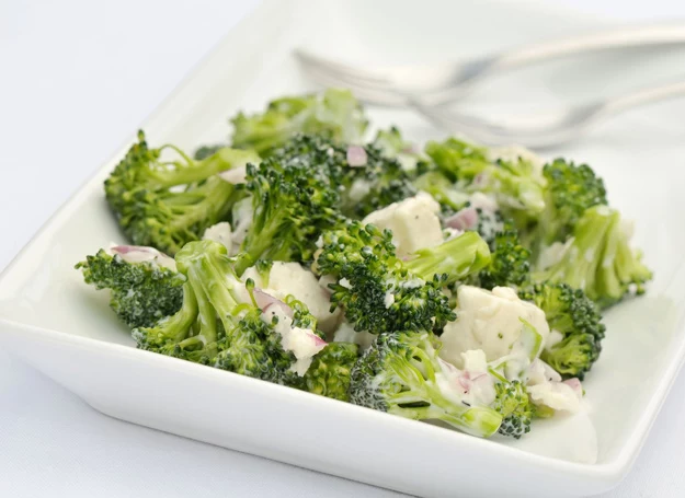 Brokuły są odmianą kapusty warzywnej - do sałatek nadają się wyśmienicie. 