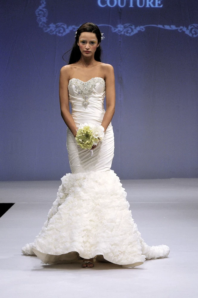Projektantka domu mody Winnie Couture - Winnie Chlomin - pochodzi z Hong Kongu. W wieku 15 lat przeprowadziła się do Los Angeles, gdzie projektuje Projektantka domu mody Winnie Couture - Winnie Chlomin - pochodzi z Hong Kongu. W wieku 15 lat przeprowadziła się do Los Angeles, gdzie projektuje