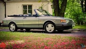 Saab 900 Turbo Cabrio wystawiony na aukcji dla chorej Klary