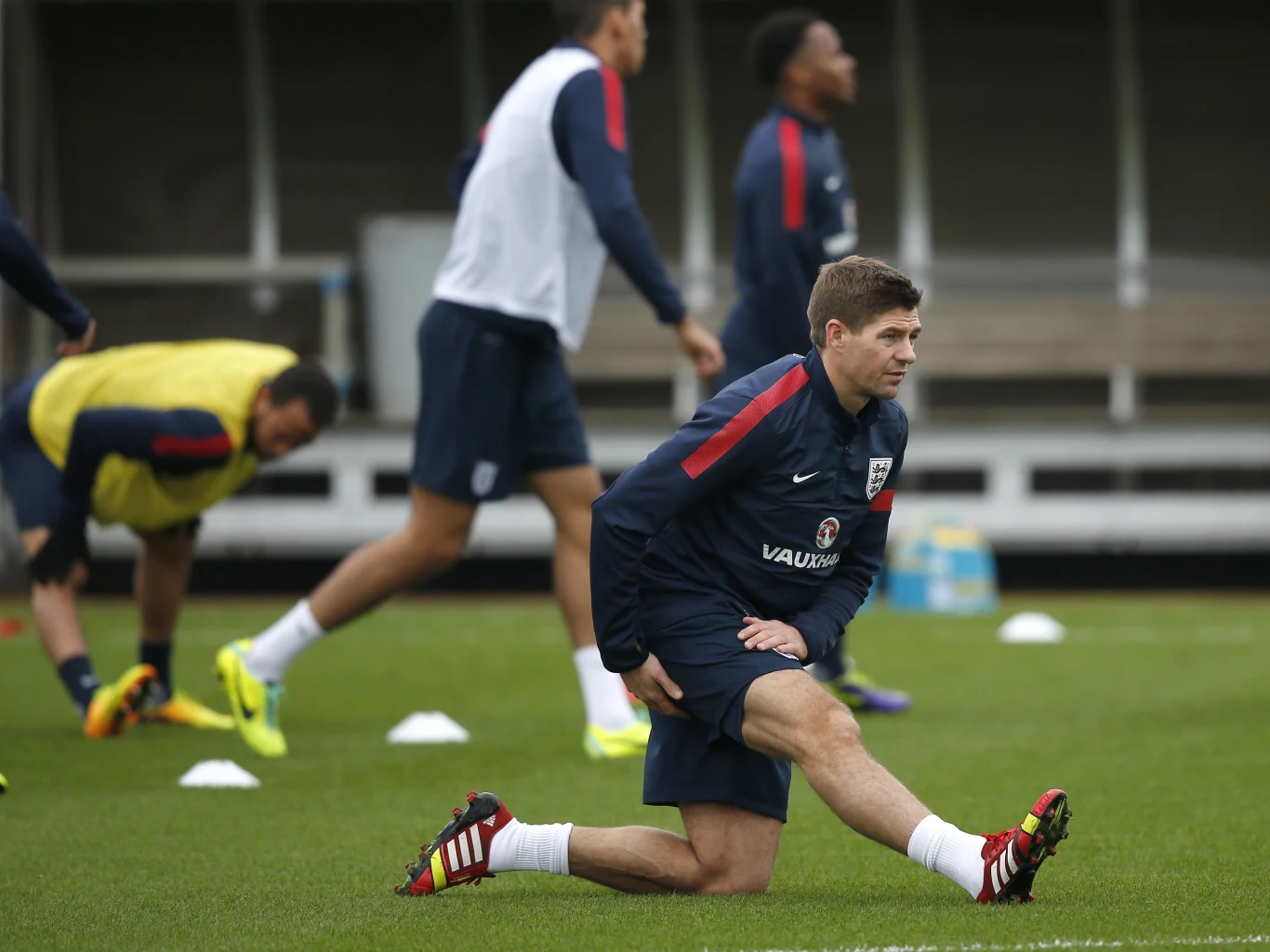 Tak Anglicy szykowali się do bitwy z Polską. Steven Gerrard.