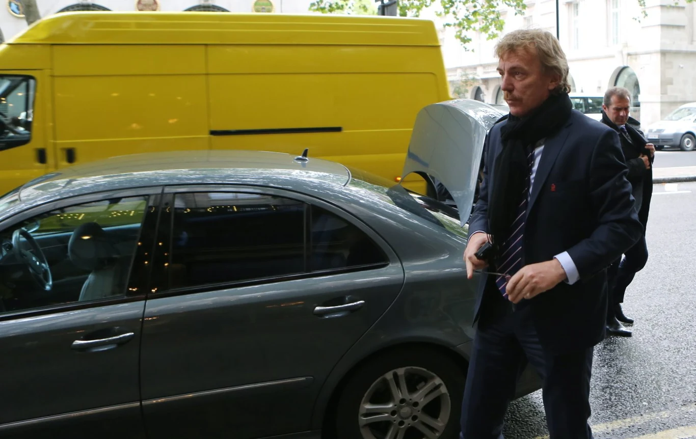 Reprezentacja Polski dotarła do Londynu. Prezes PZPN-u Zbigniew Boniek.