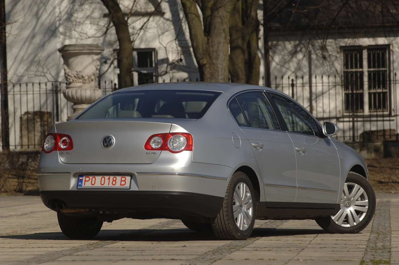 Passat B6 ma przede wszystkim problem z trwałością silników Diesla. Nadwozie jest znakomicie zabezpieczone przed korozją, a zawieszenie proste i trwałe. Passat B6 ma przede wszystkim problem z trwałością silników Diesla. Nadwozie jest znakomicie zabezpieczone przed korozją, a zawieszenie proste i trwałe.