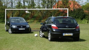 Z lewej strony - Volkswagen Golf V (2003-2008), z prawej - Opel Astra III (2004-2012).