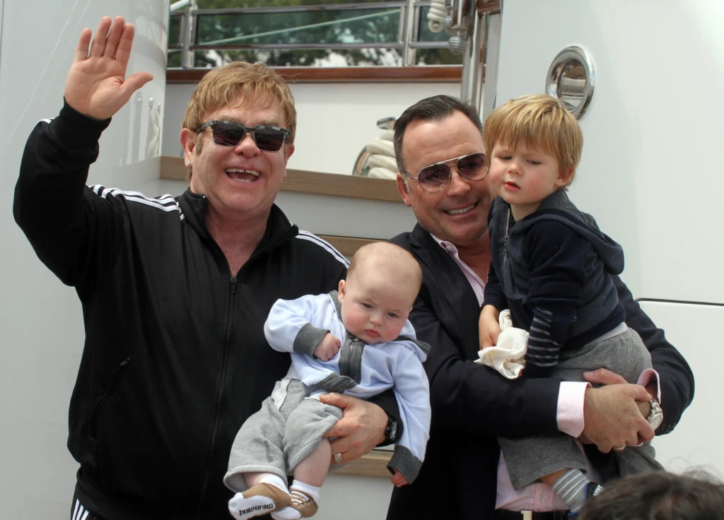 Elton John i David Furnish z synami Elton John i David Furnish z synami