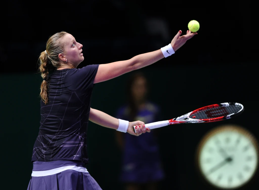 Agnieszka Radwańska od porażki rozpoczęła we wtorek udział w kończącym sezon turnieju WTA Championships w Stambule (z pulą nagród 6 mln dol.). Polka przegrała w meczu Grupy Czerwonej z Czeszką Petrą Kvitovą (nr 5.) 4:6, 4:6