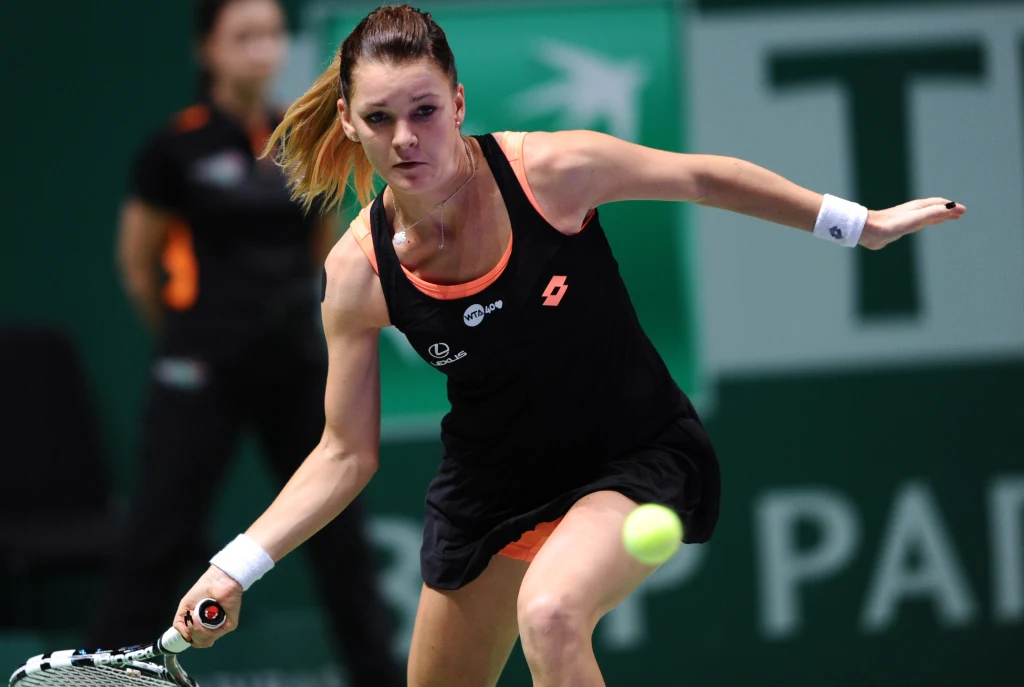 Agnieszka Radwańska od porażki rozpoczęła we wtorek udział w kończącym sezon turnieju WTA Championships w Stambule (z pulą nagród 6 mln dol.). Polka przegrała w meczu Grupy Czerwonej z Czeszką Petrą Kvitovą (nr 5.) 4:6, 4:6