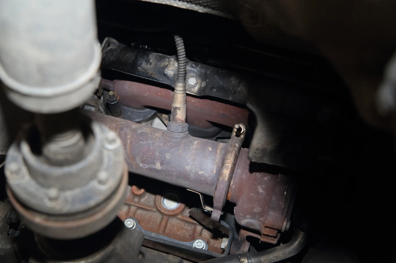 Sonda lambda została zamontowana odpowiednio wysoko, w terenie nie grozi kierowcy wyłamanie jej z gniazda.