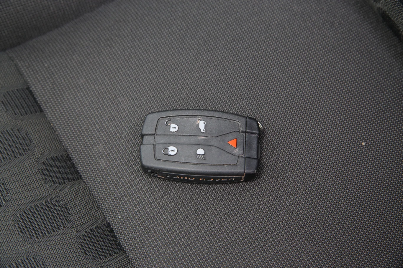 Wyjątkowo duży kluczyk ma ten sam problem co materiały we wnętrzu: nadzwyczaj szybko się wyciera.