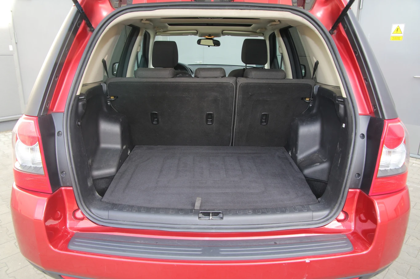 Bagażnik ma pojemność 405 l. Konkurenci są wprawdzie lepsi, ale...