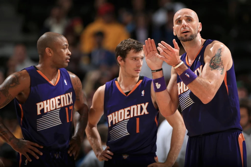 Marcin Gortat (pierwszy z prawej) zmienił klub w NBA Marcin Gortat (pierwszy z prawej) zmienił klub w NBA