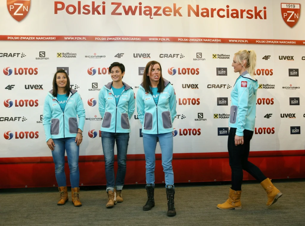 Kadra biegaczek narciarskich (od Lewej) Sylwia Jaśkowiec, Paulina Maciuszek, Kornelia Kubińska, Agnieszka Szymańczak Kadra biegaczek narciarskich (od Lewej) Sylwia Jaśkowiec, Paulina Maciuszek, Kornelia Kubińska, Agnieszka Szymańczak