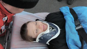 Magda zginie w wypadku spowodowanym przez Kazika.  