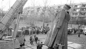 Demontaż komunistycznych pomników 